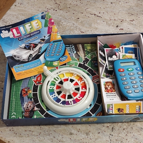 The Game of Life Electronic Banking Board Game Circa 2013 - Picture 5 of 5